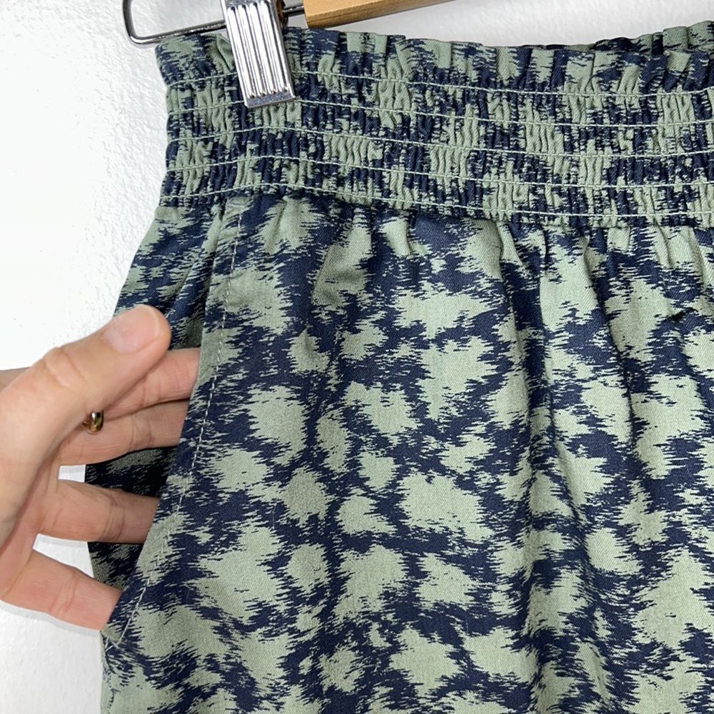 CASLON Women's Elastic Waist Shorts Green Navy Ikat Tencel, NWT, Small - Picture 4 of 8